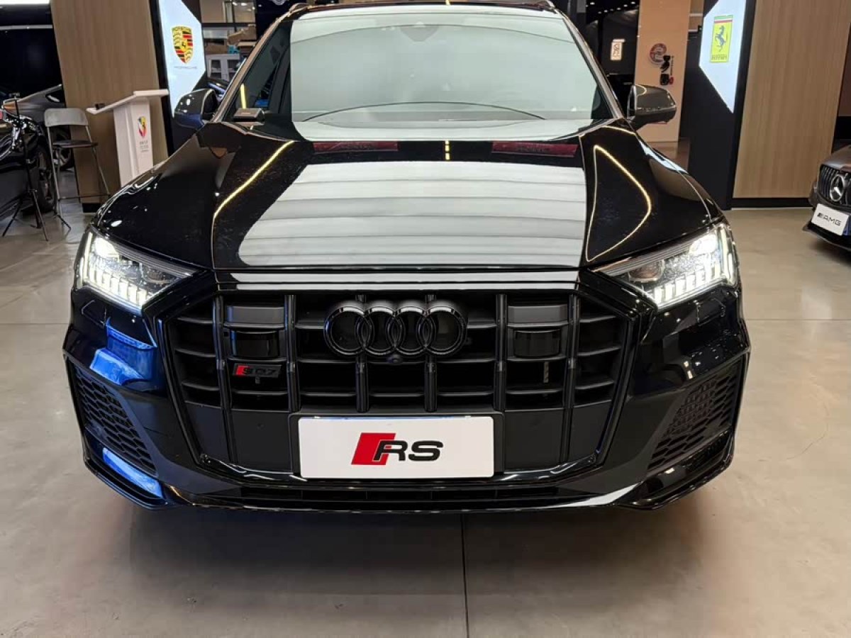Audi SQ7 2025 car image #3
