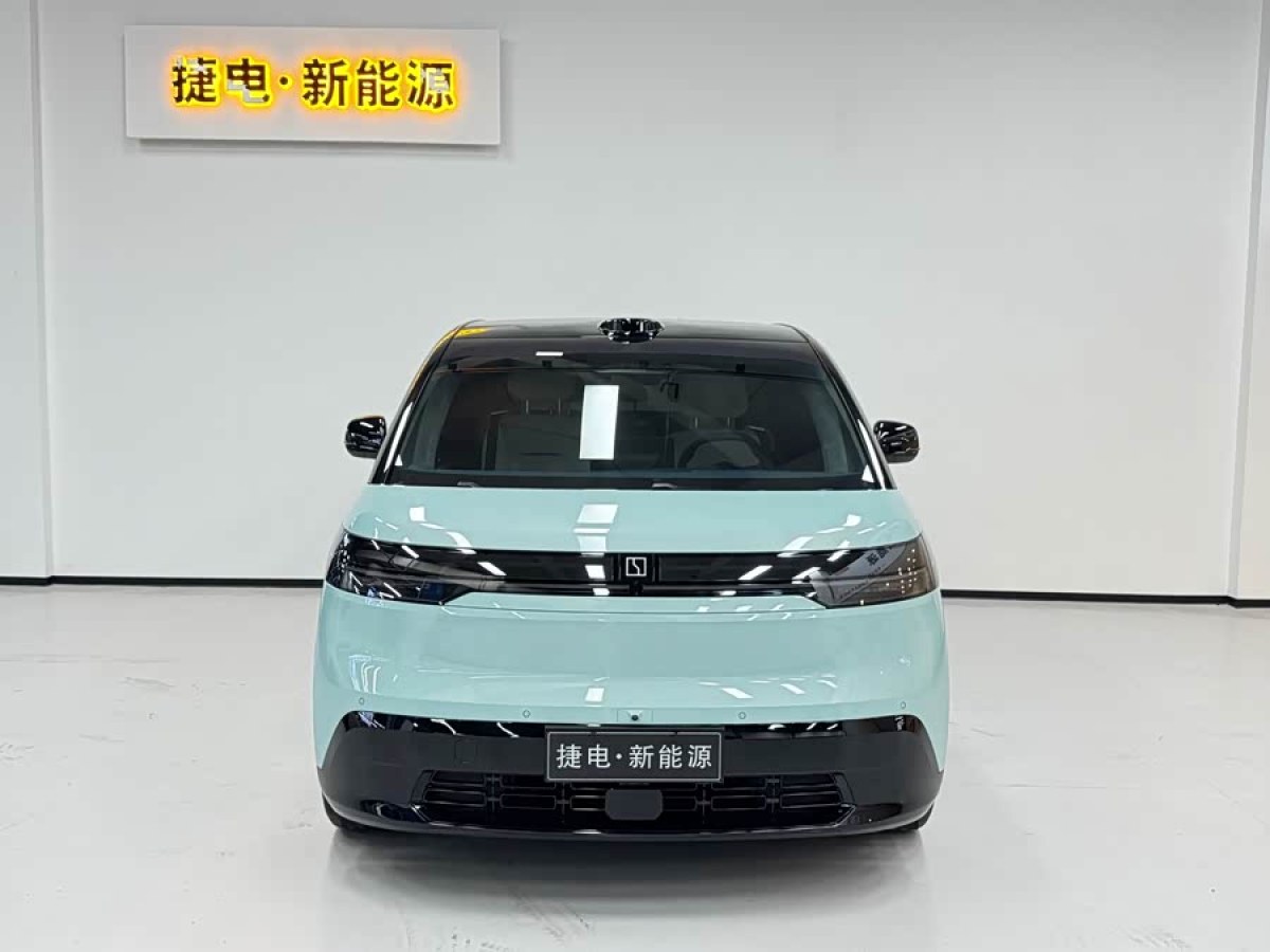 极氪 极氪MIX 2024 汽车图片 #3