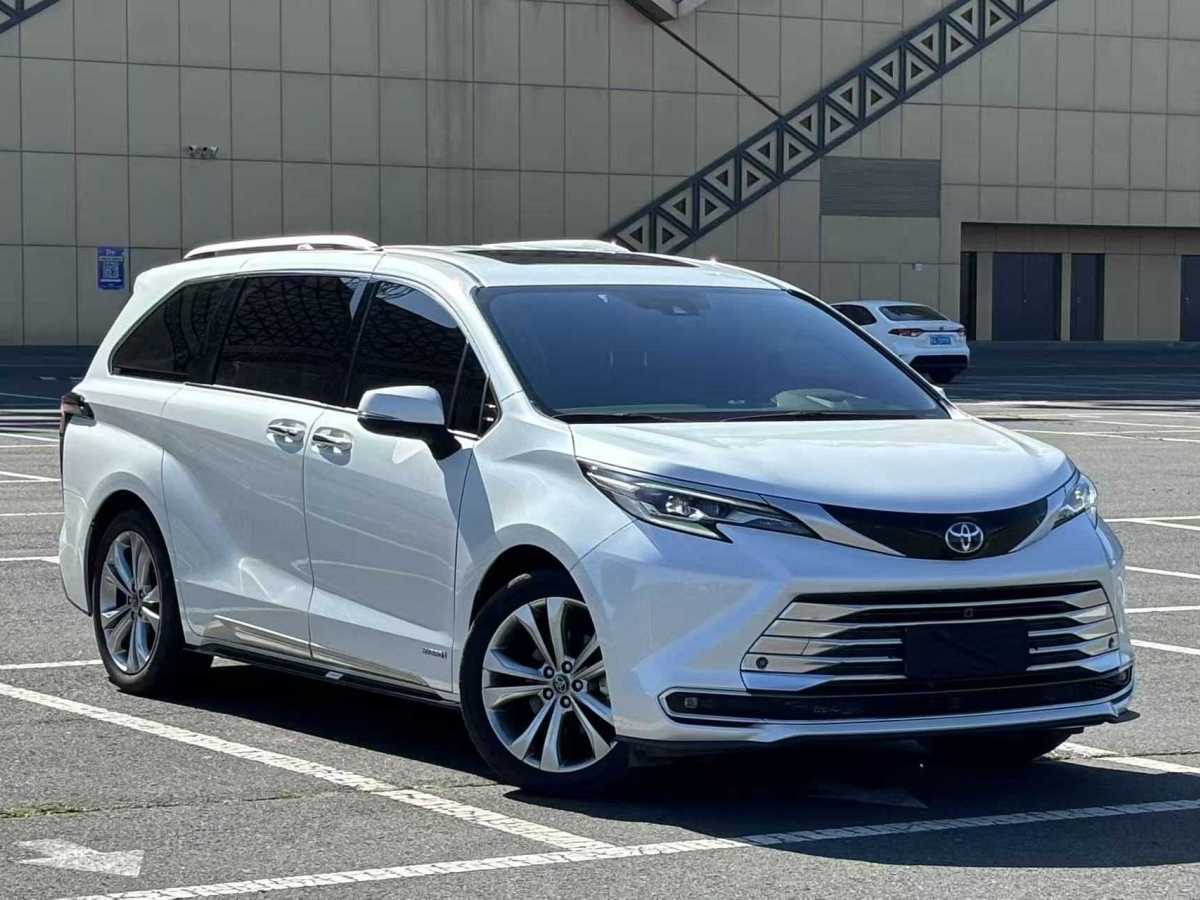 Toyota Sienna 2023 image de voiture #3