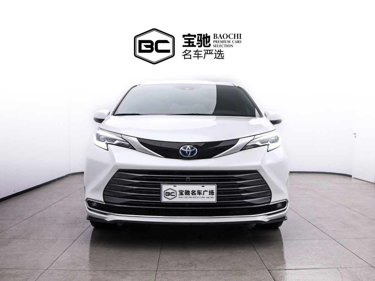 Toyota Sienna 2023 image de voiture #3