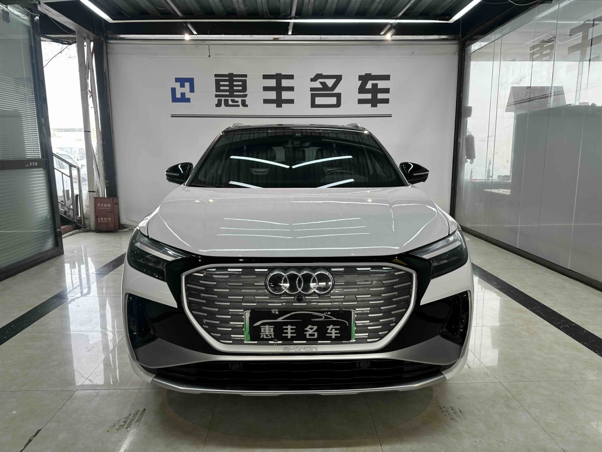 Audi Q4 e-tron 2023 صورة سيارة #3