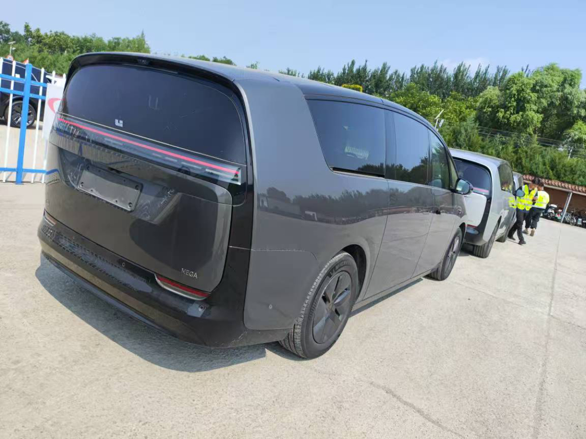 理想汽车 理想MEGA 2024 汽车图片 #3