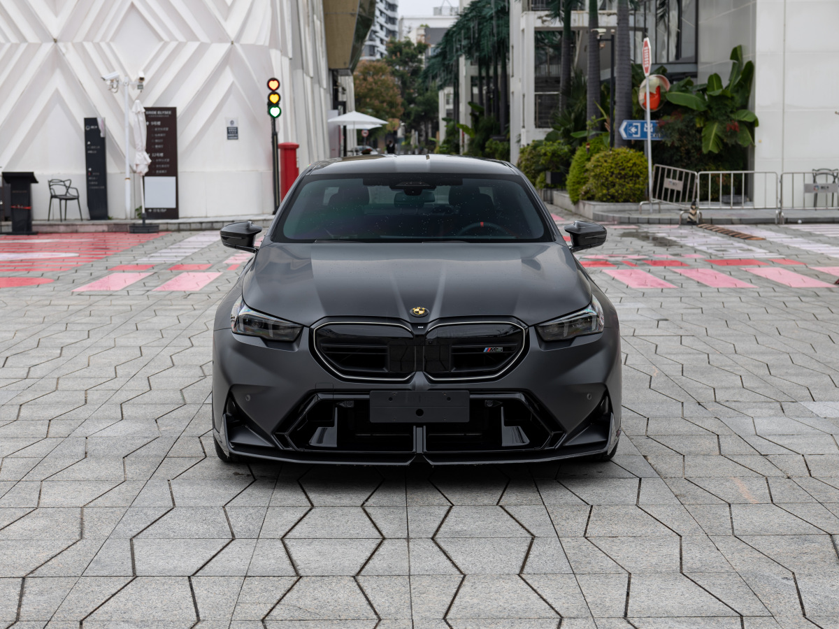 BMW M5 New Energy 2025 car image #3