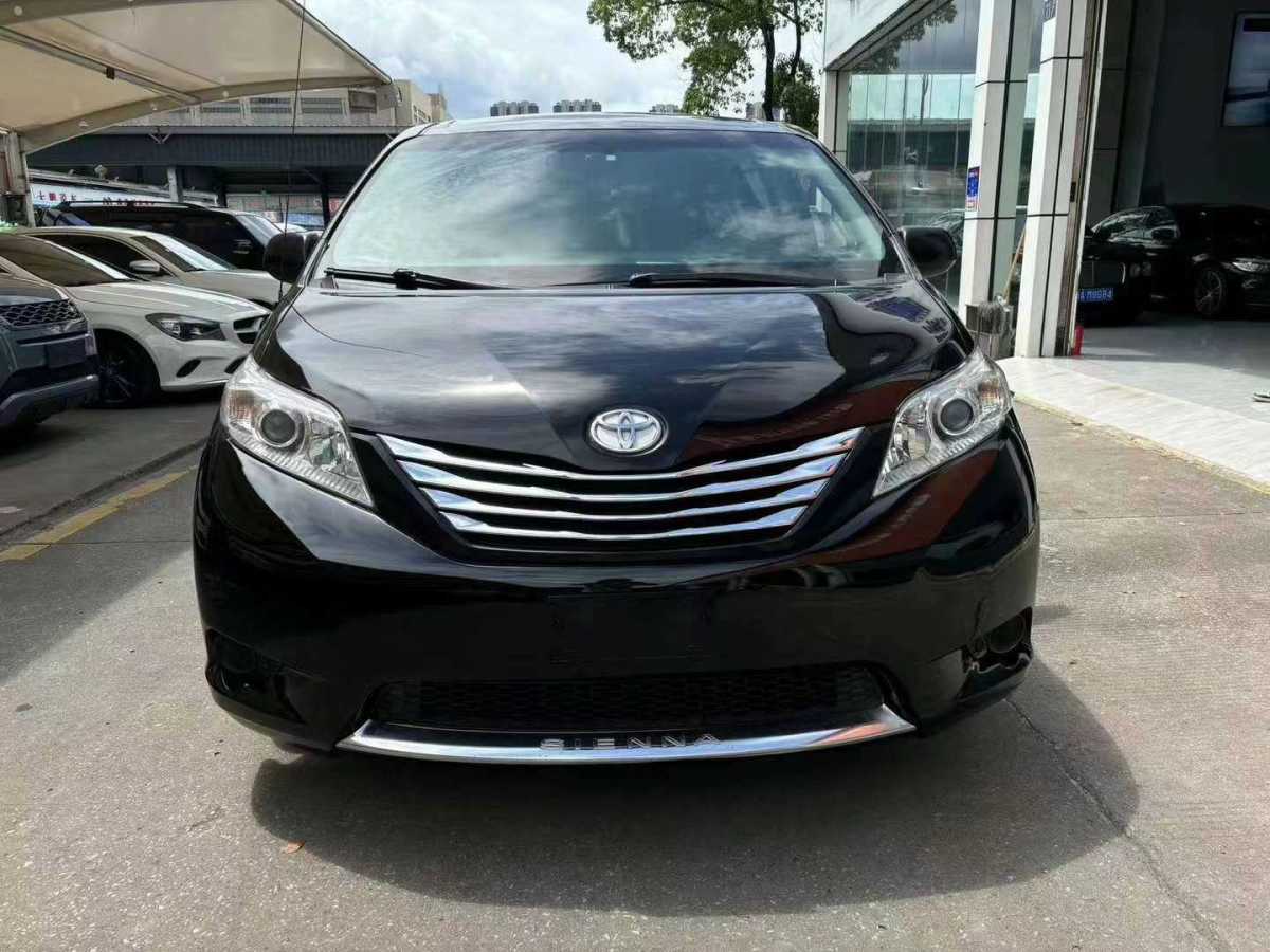 Toyota SIENNA 2014 car image #3