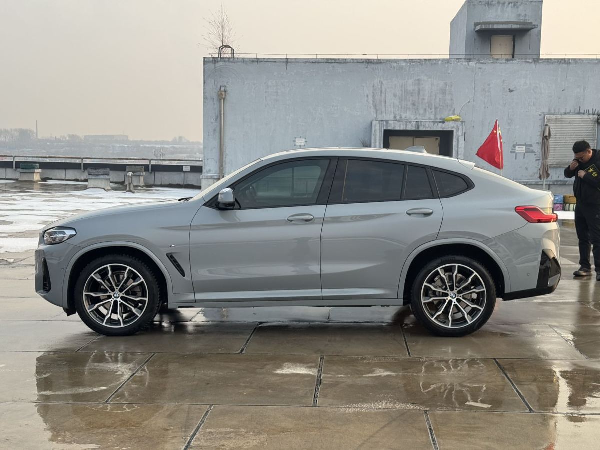 BMW X4 2022 صورة سيارة #3