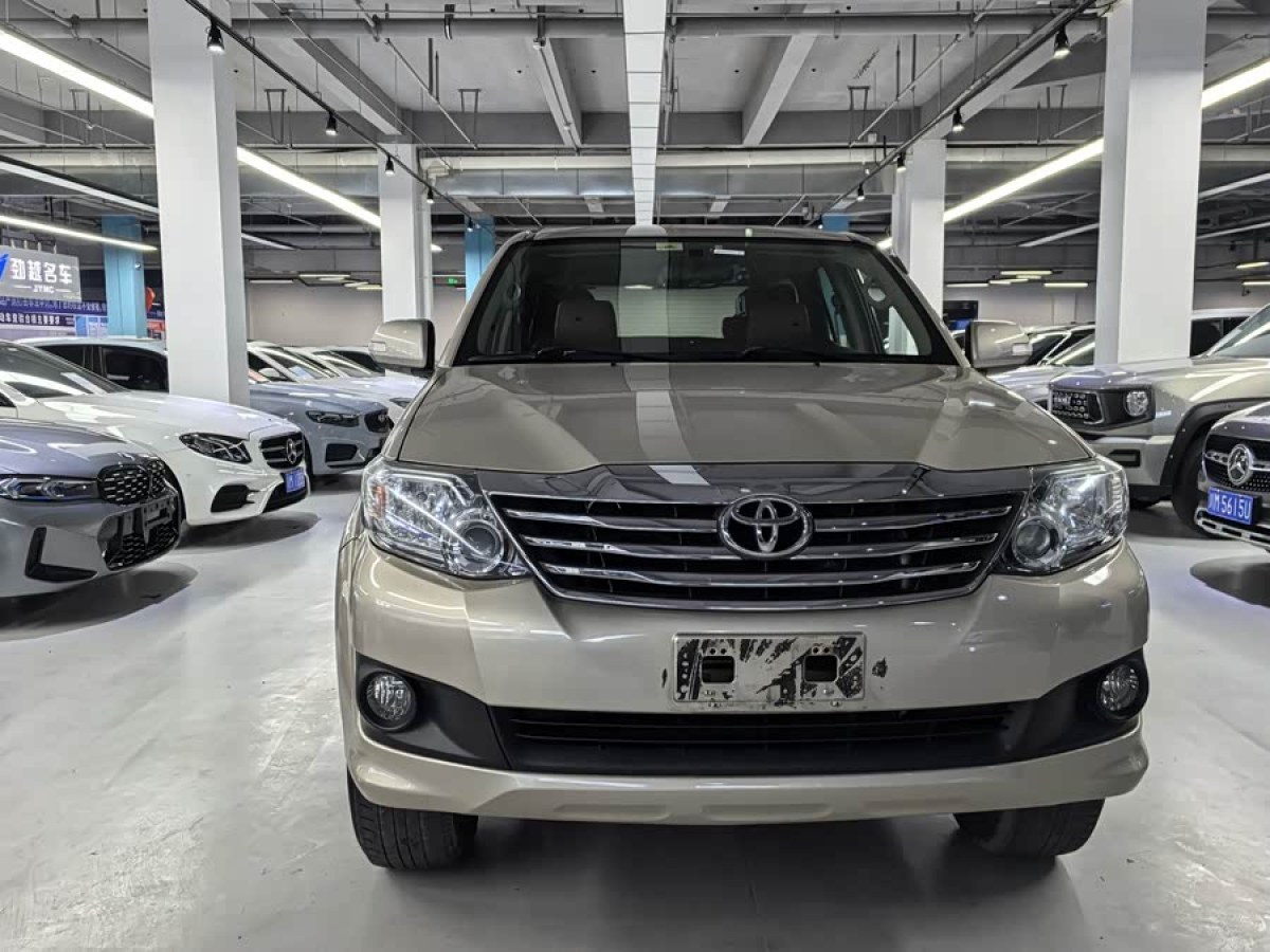 Toyota Fortuner 2015 immagine di auto #3