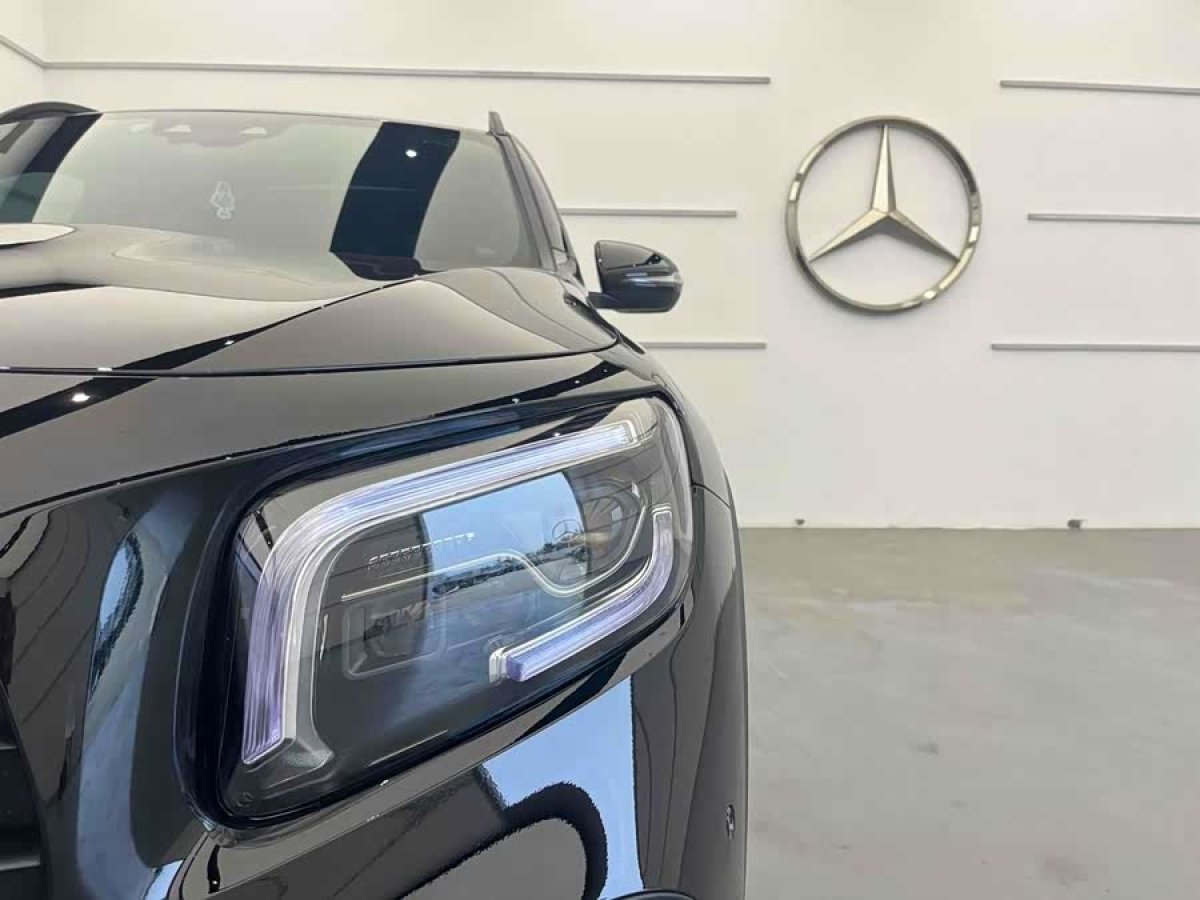 Mercedes-Benz GLB AMG 2023 car image #3