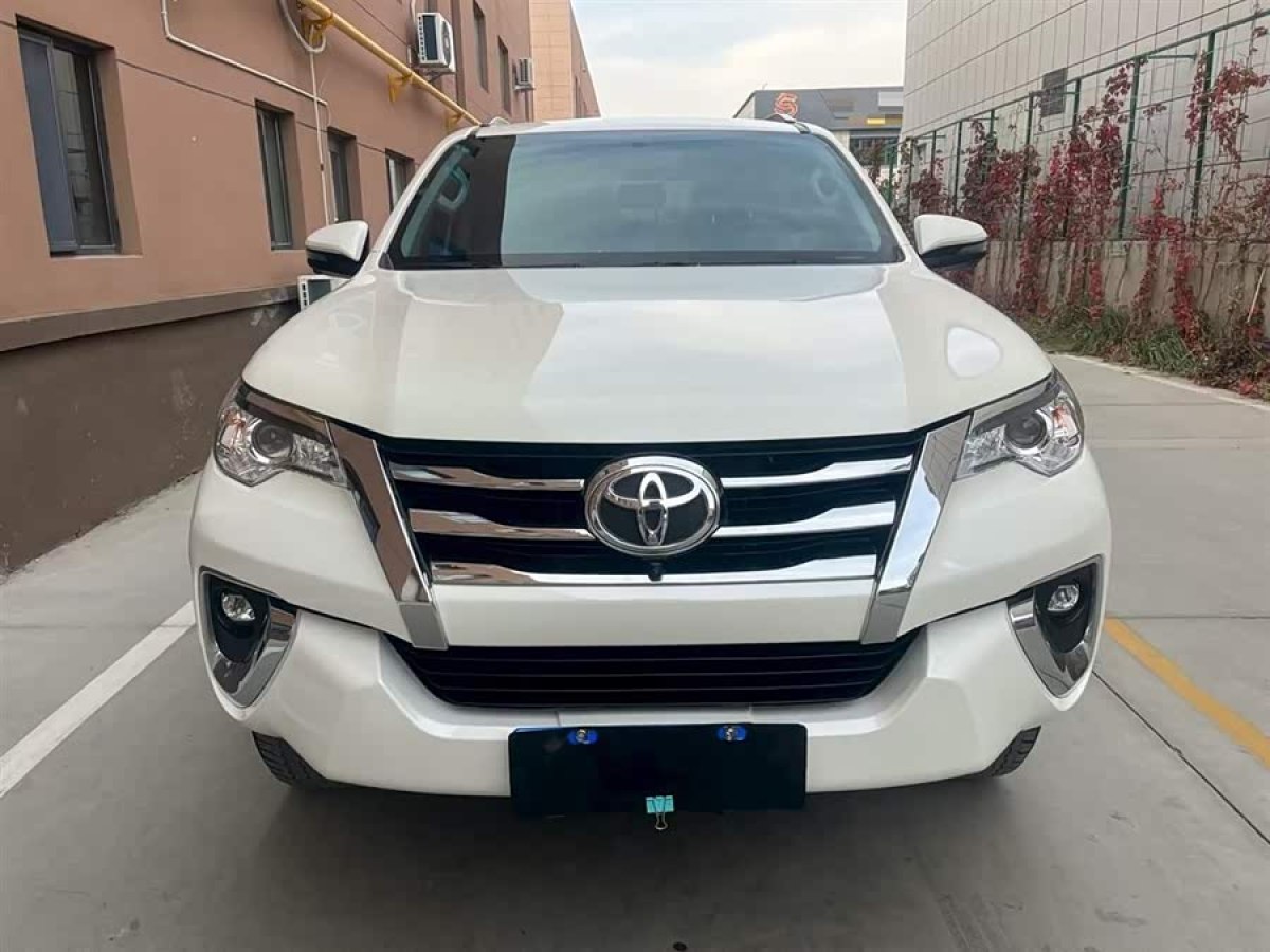 Toyota Fortuner 2018 immagine di auto #3