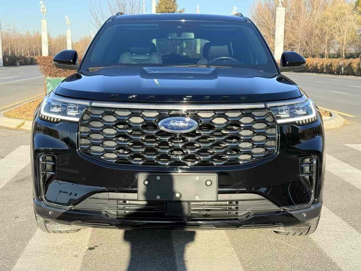 Ford Explorer 2022 car image #3