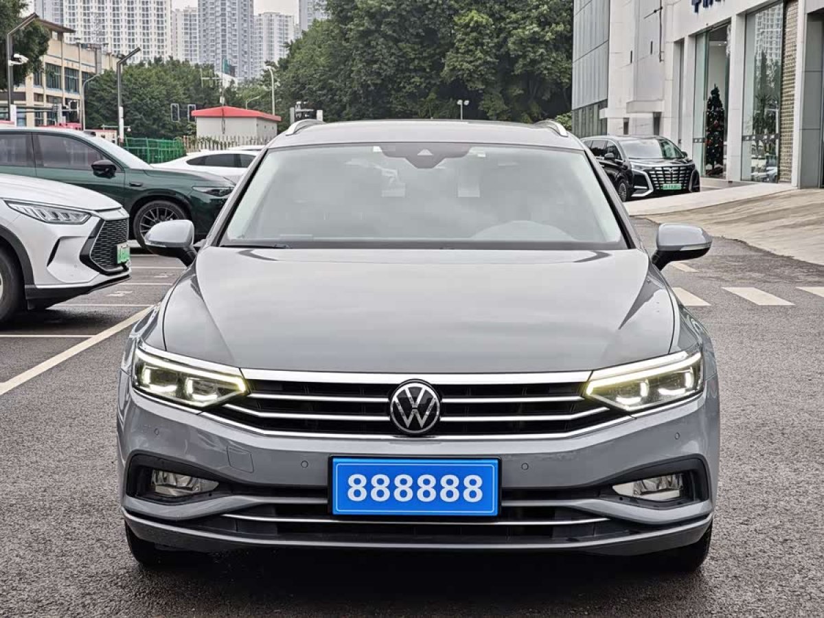 Volkswagen Passat Variant 2022 immagine di auto #3