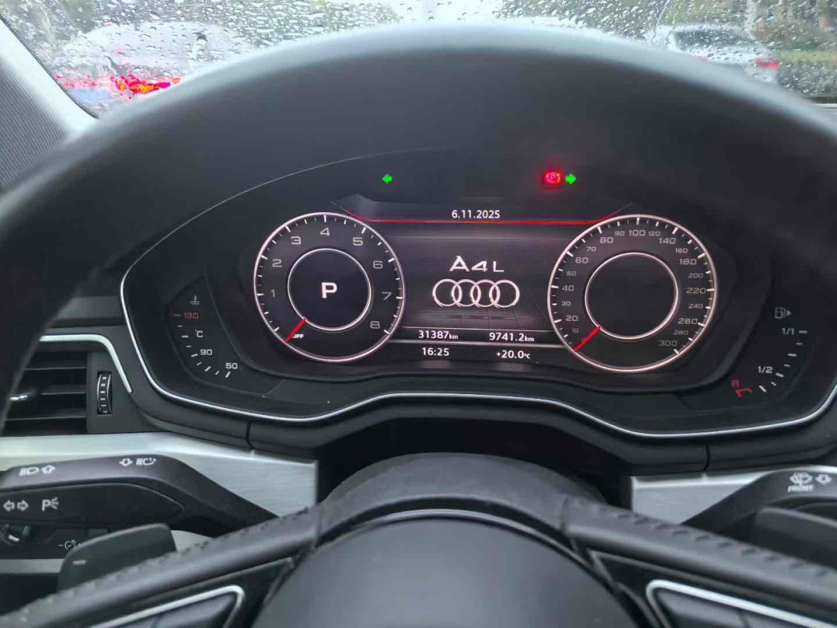 Audi A4 2019 car image #3