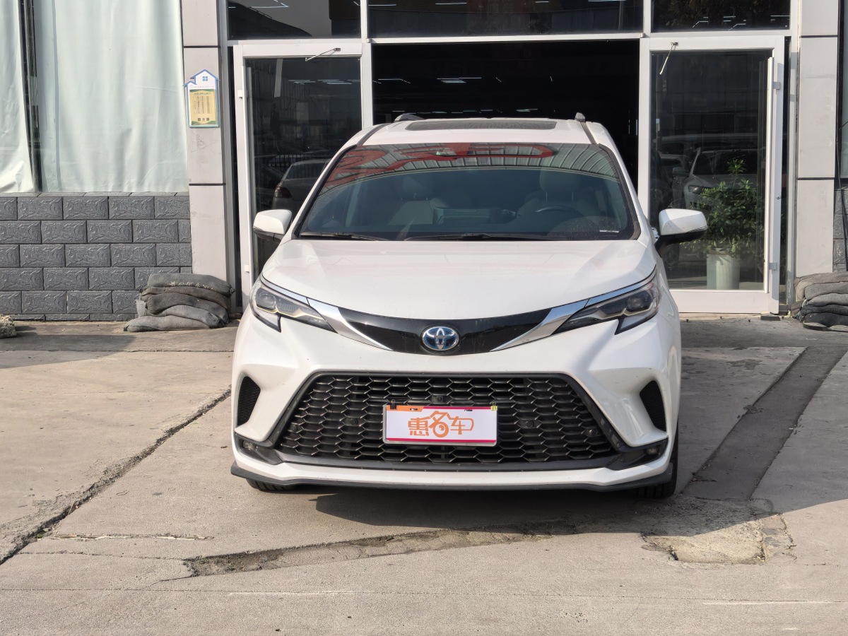 Toyota Granvia 2023 car image #3