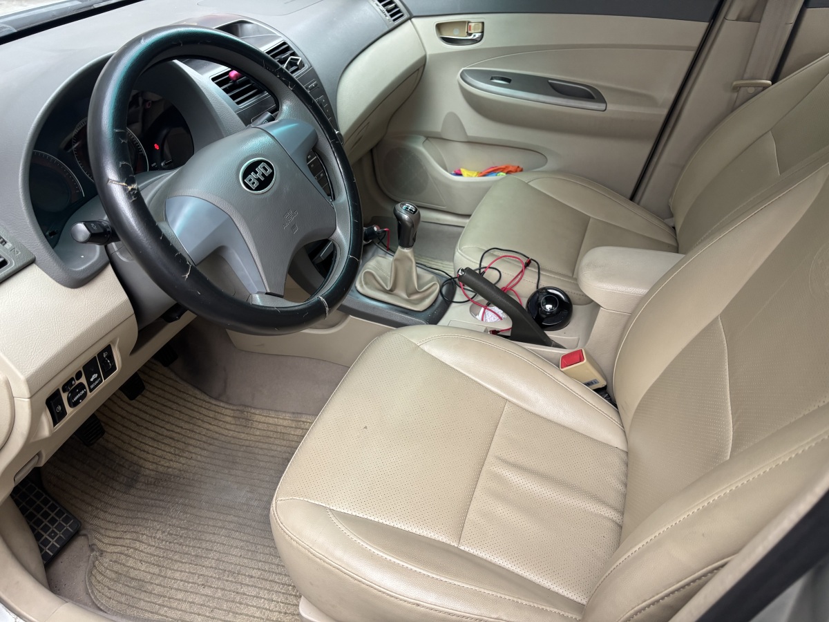 BYD M9 2012 #3 BYD M9 2012 car image #3