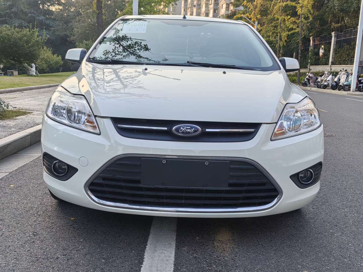 Ford Focus (Imported) 2014 car image #3