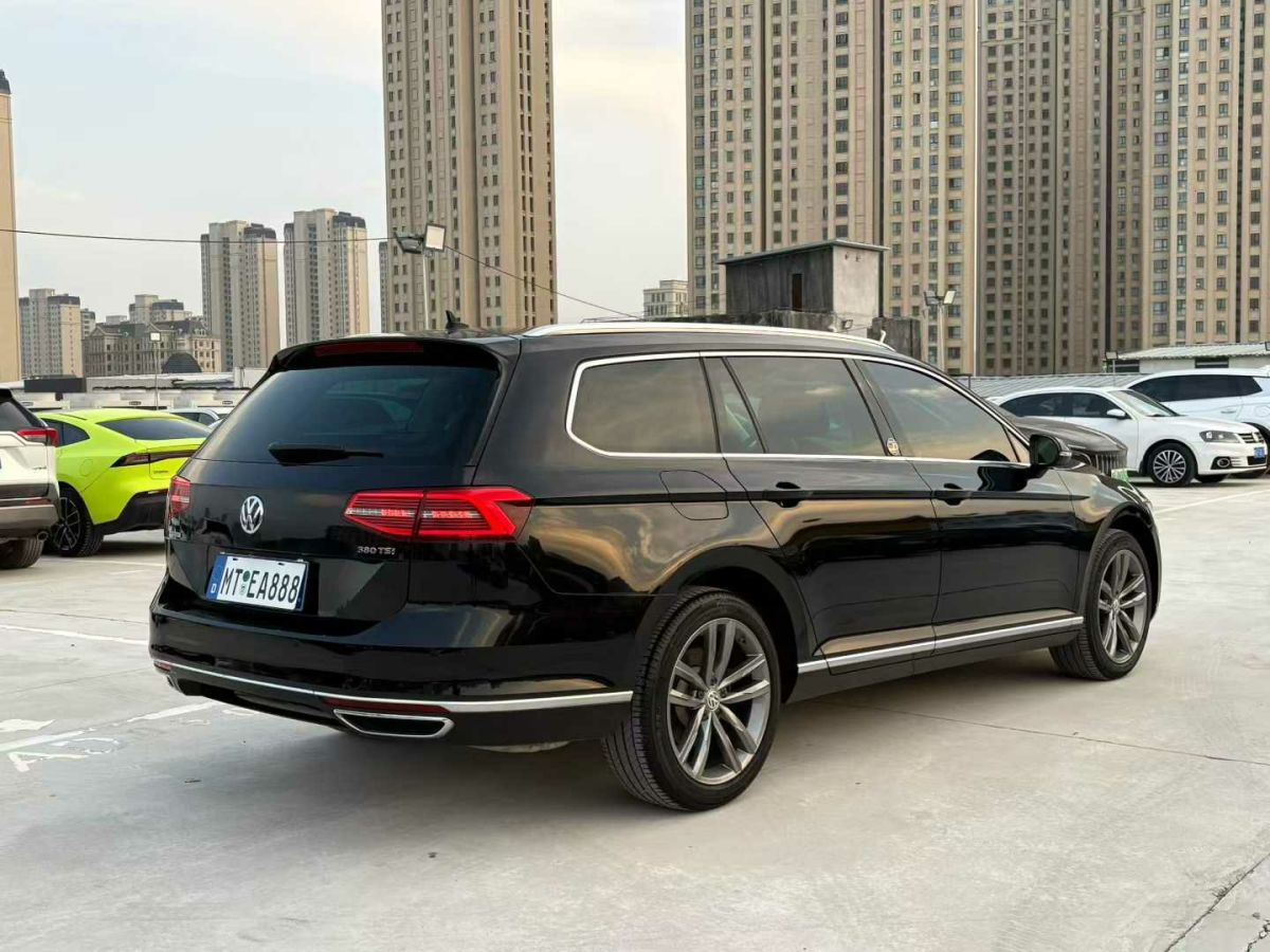 Volkswagen Passat Variant 2017 immagine di auto #3