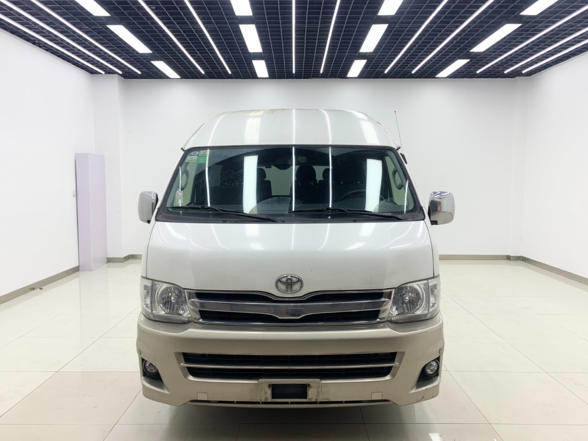 Toyota Hiace 2012 car image #3