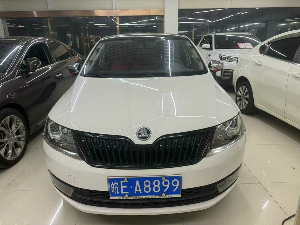 Skoda Rapid Spaceback 2016 car image #3
