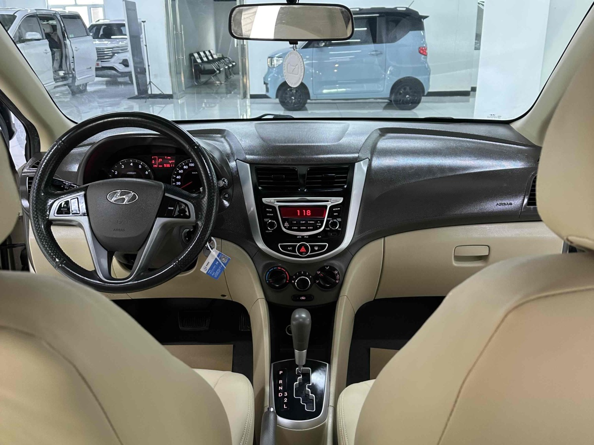 现代 瑞纳 2012 汽车图片 #3