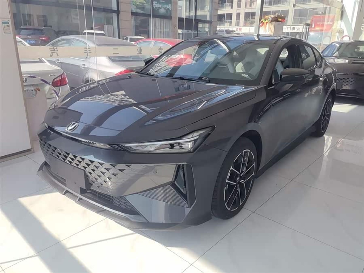 Changan UNI-V iDD 2025 car image #3