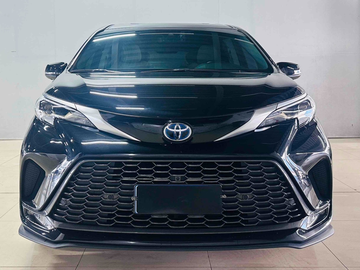 Toyota Granvia 2023 immagine di auto #3