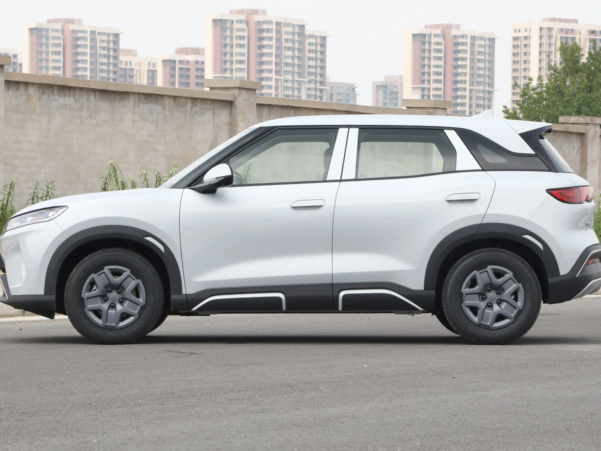 BYD Yuan 2025 car image #3