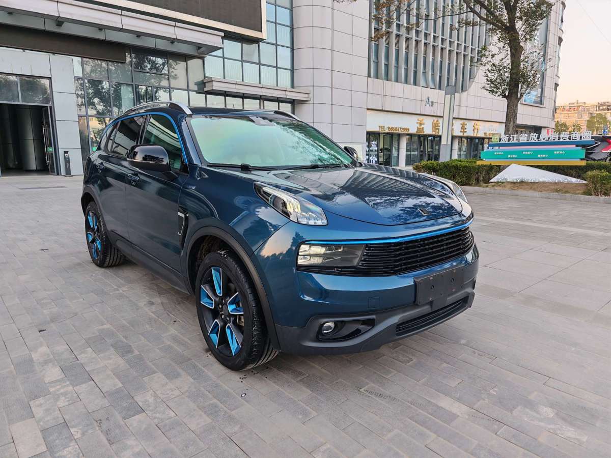 Lynk & Co 01 2019 car image #3