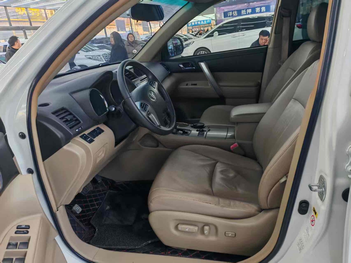 Toyota Highlander (Imported) 2012 car image #3