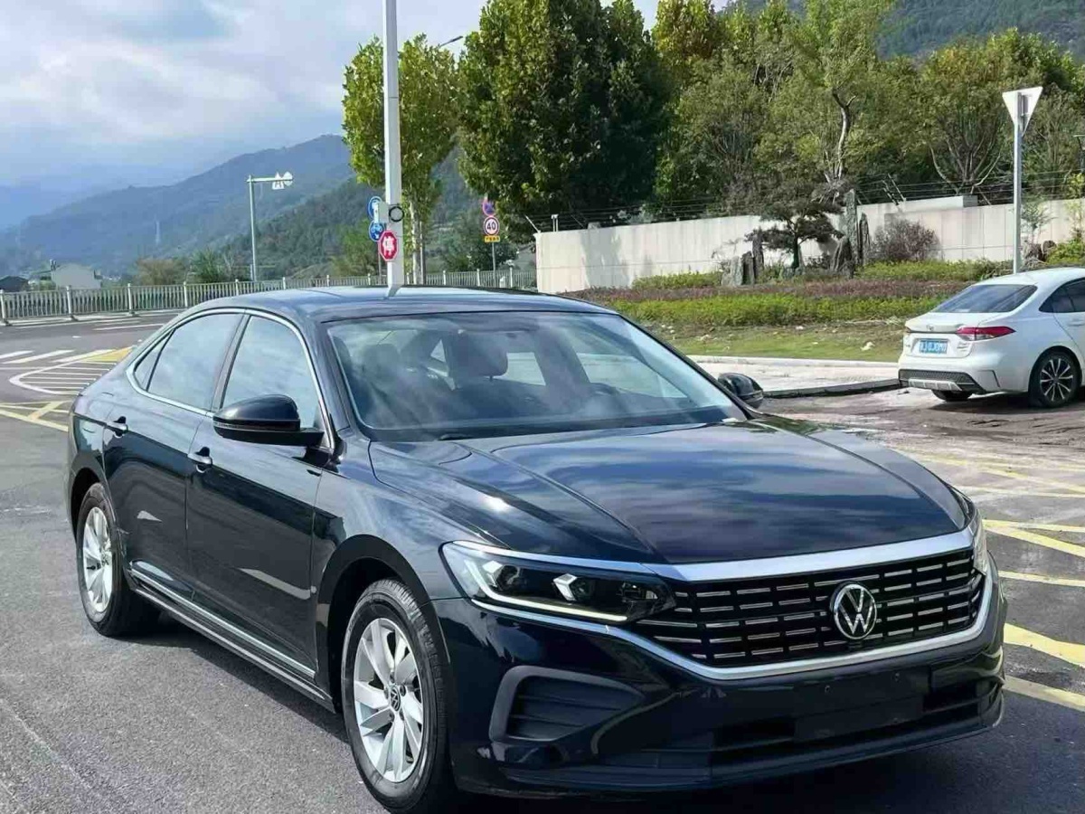 Volkswagen Passat 2022 car image #3