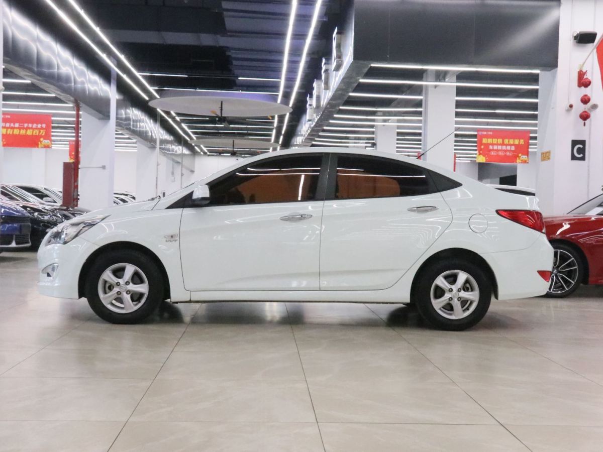 Hyundai Reina 2014 #3 Hyundai Reina 2014 car image #3