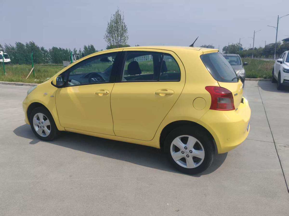 Toyota Yaris 2010 imagem de carro #3