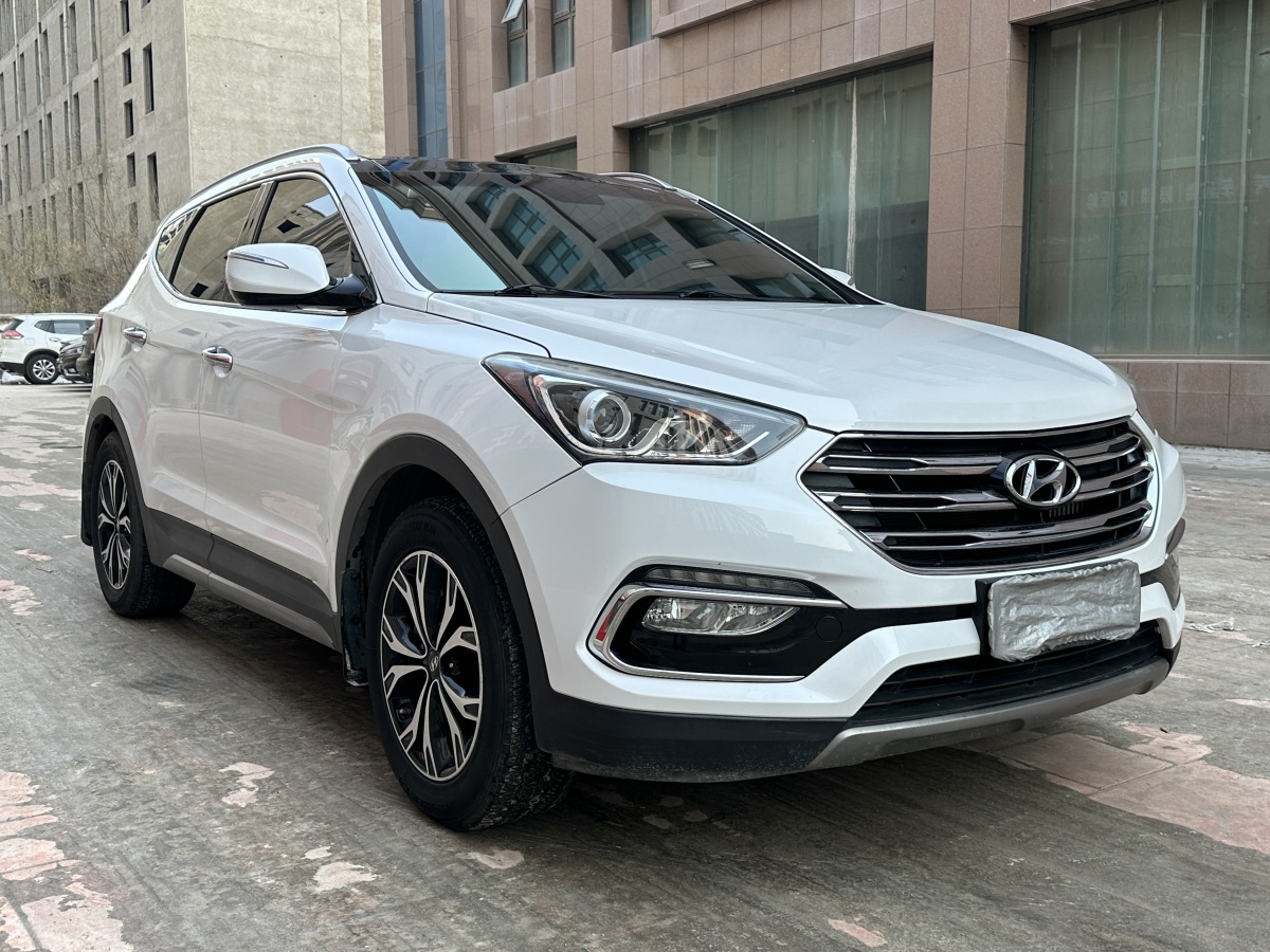 Hyundai Santa Fe 2018 car image #3