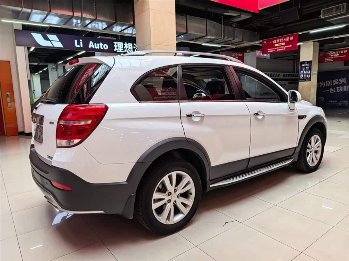 Chevrolet Captiva 2017 car image #3