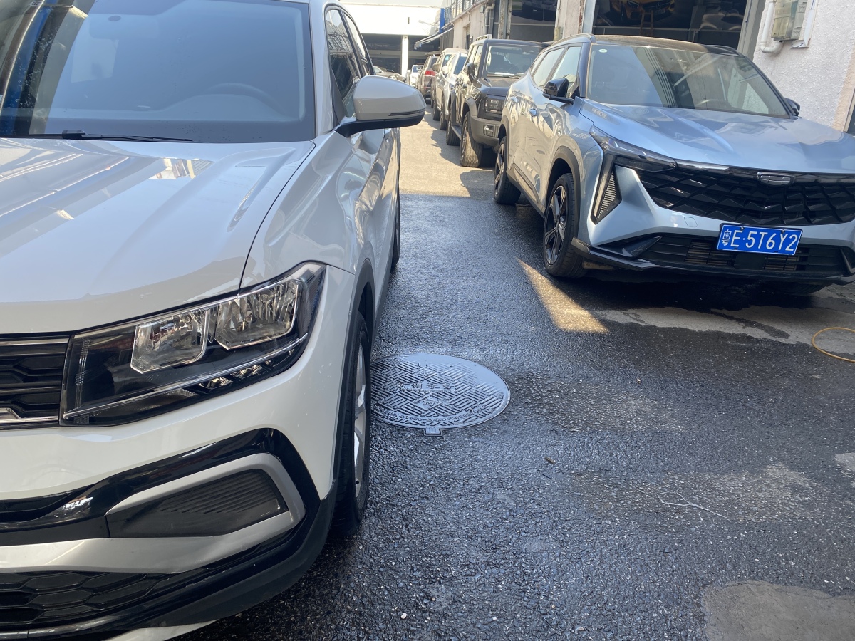 Volkswagen T-Cross 2023 car image #3