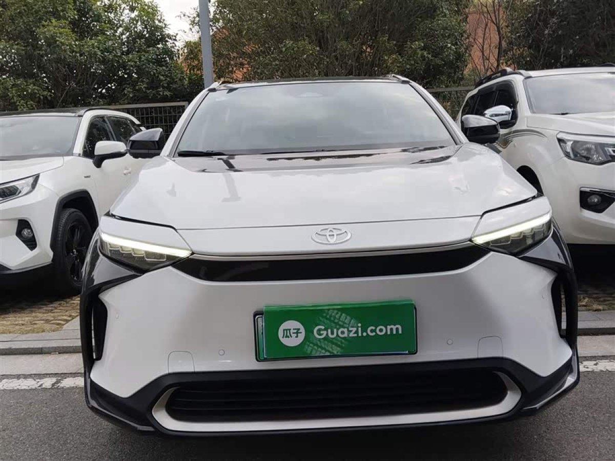 Toyota bZ4X 2022 immagine di auto #3