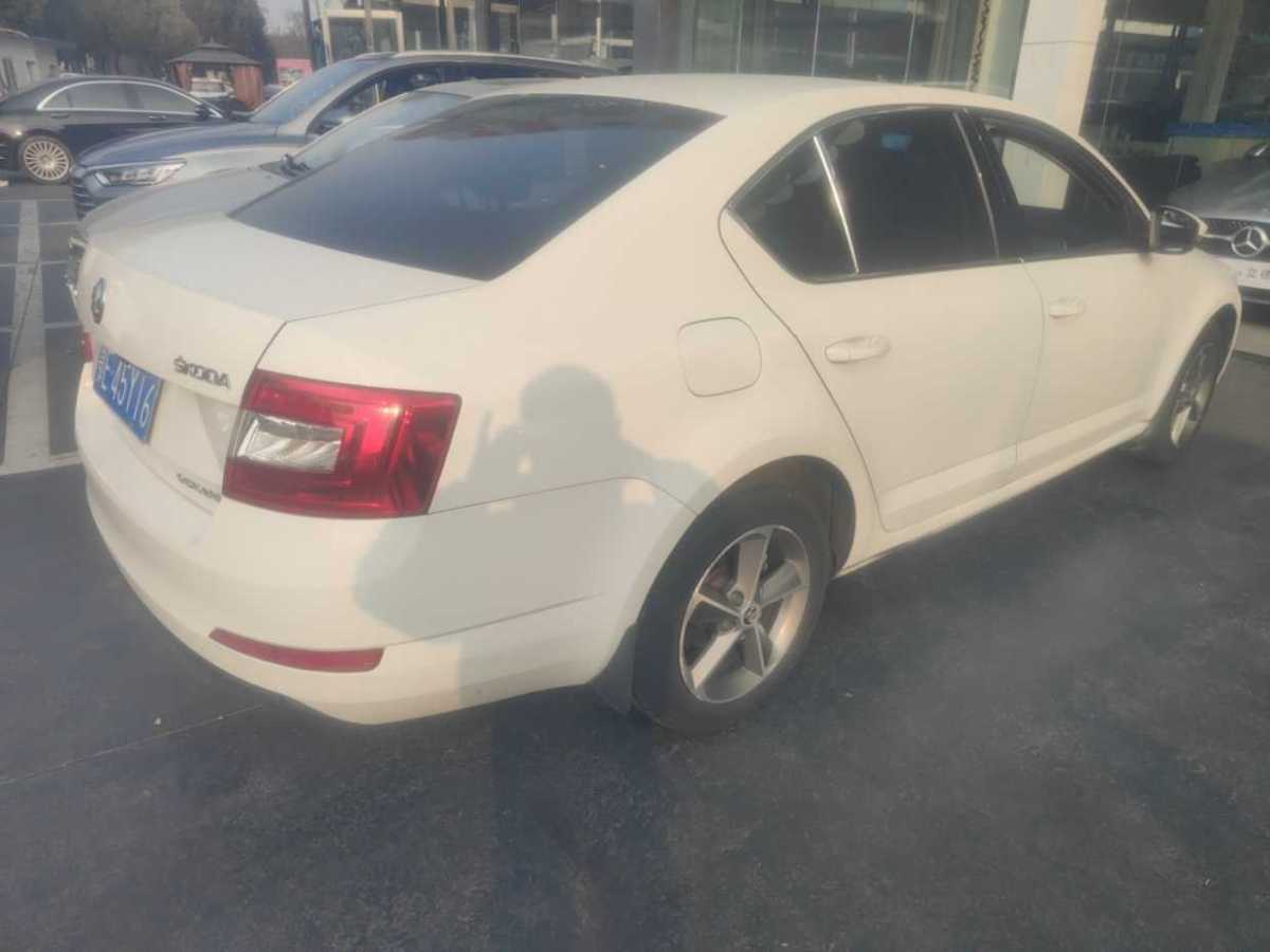 Skoda Octavia 2015 car image #3