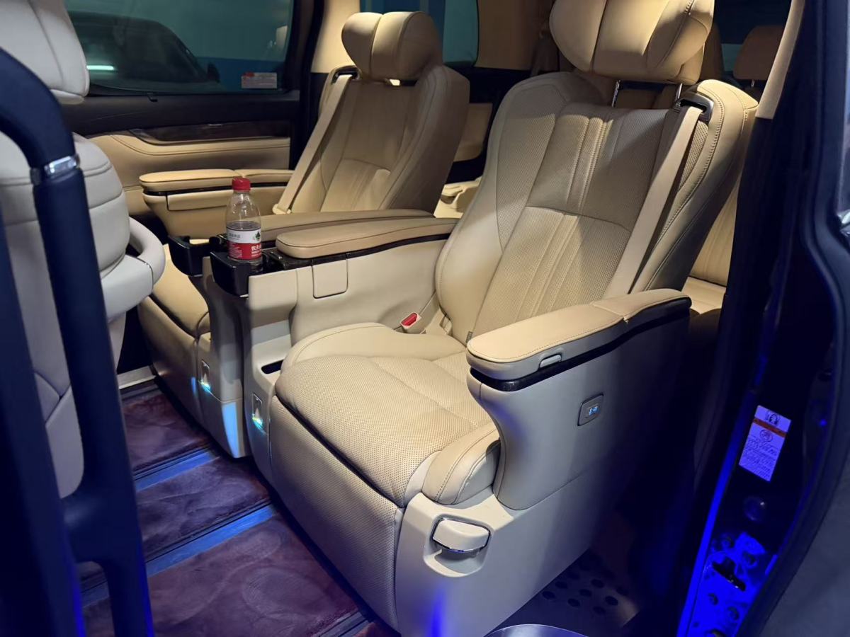 Toyota Alphard 2021 immagine di auto #3