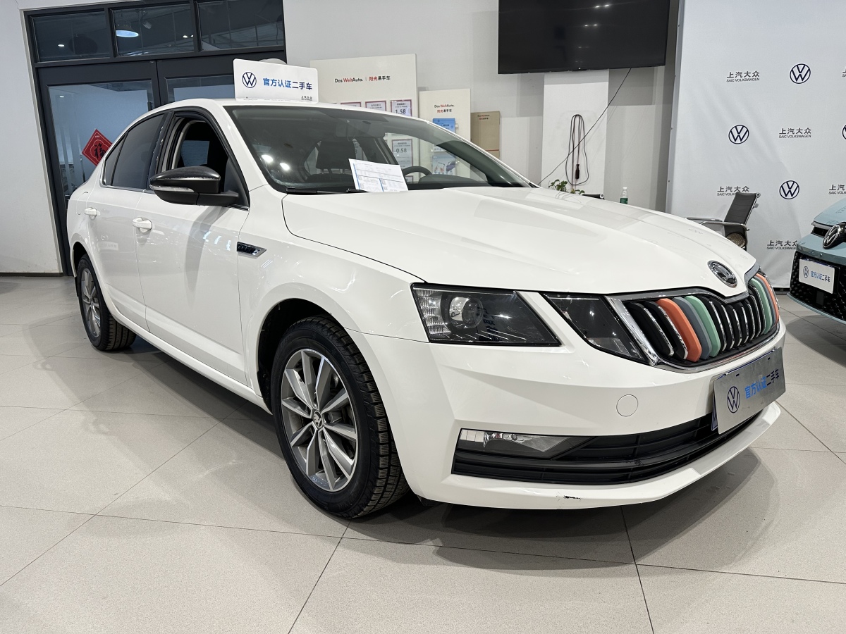 Skoda Octavia 2020 car image #3