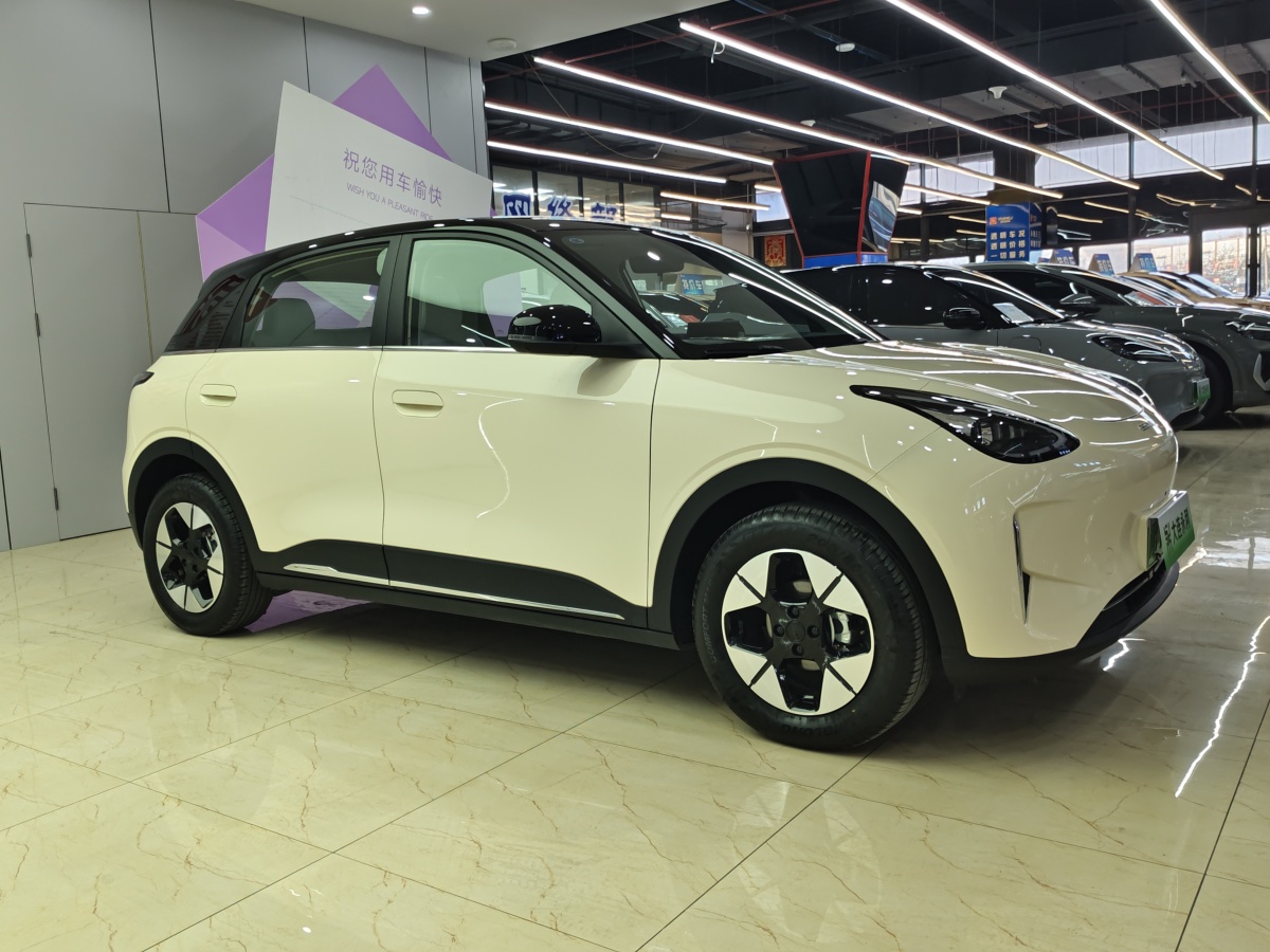GEELY 2025 #3 GEELY 2025 car image #3