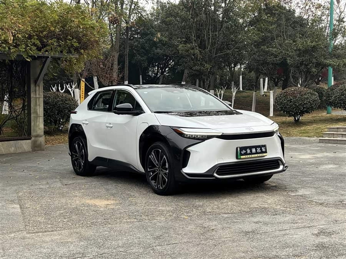 Toyota bZ4X 2022 immagine di auto #3