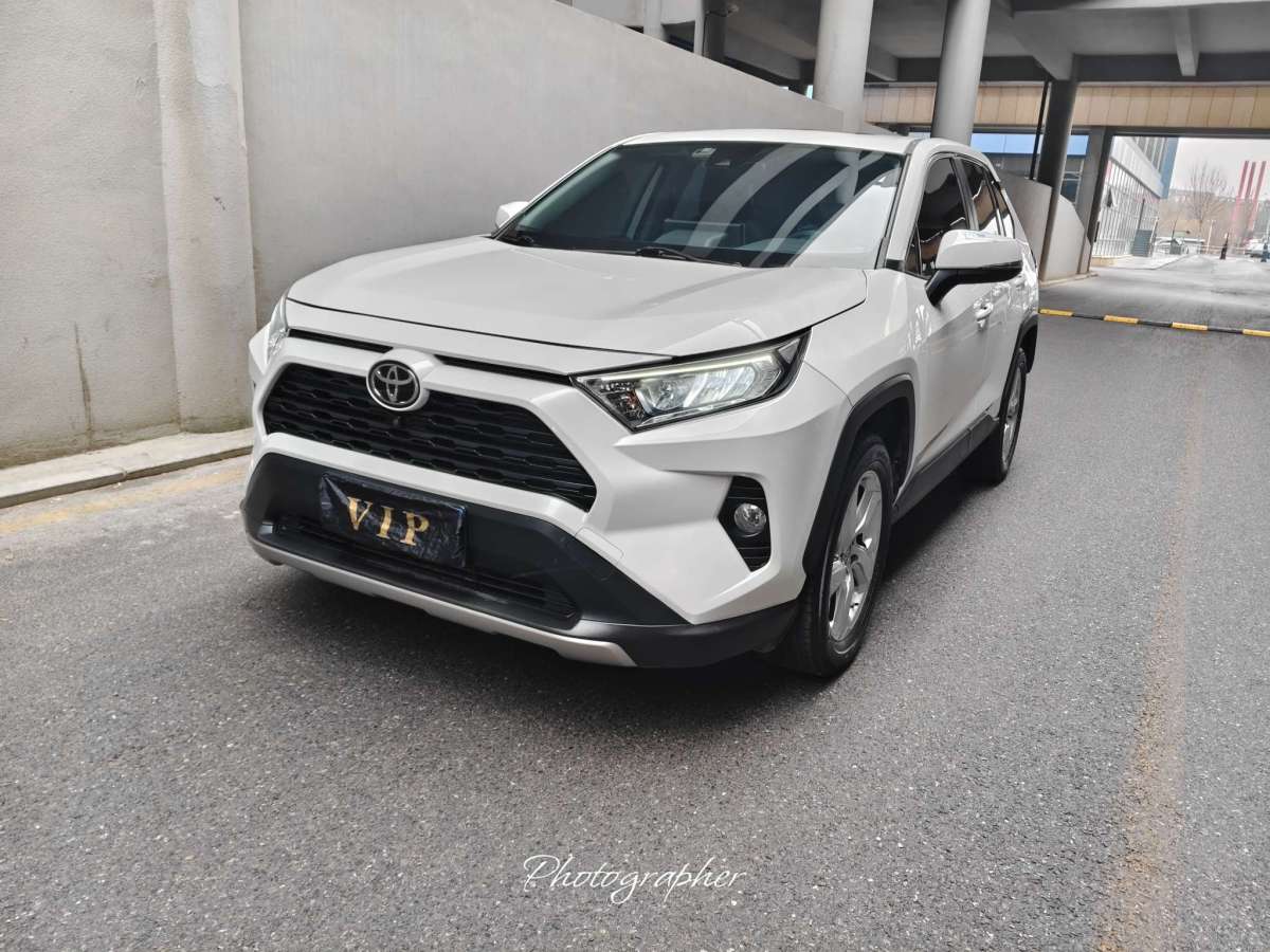 Toyota RAV4 Hybird E+ 2021 صورة سيارة #3