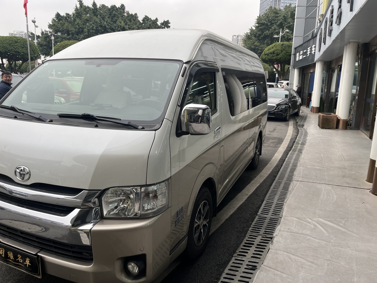 Toyota Hiace 2016 car image #3