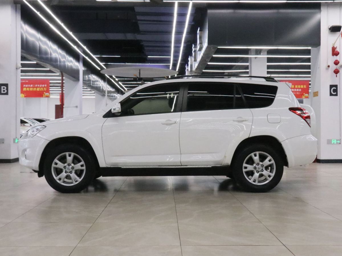 Toyota RAV4 2012 #3 Toyota RAV4 2012 car image #3