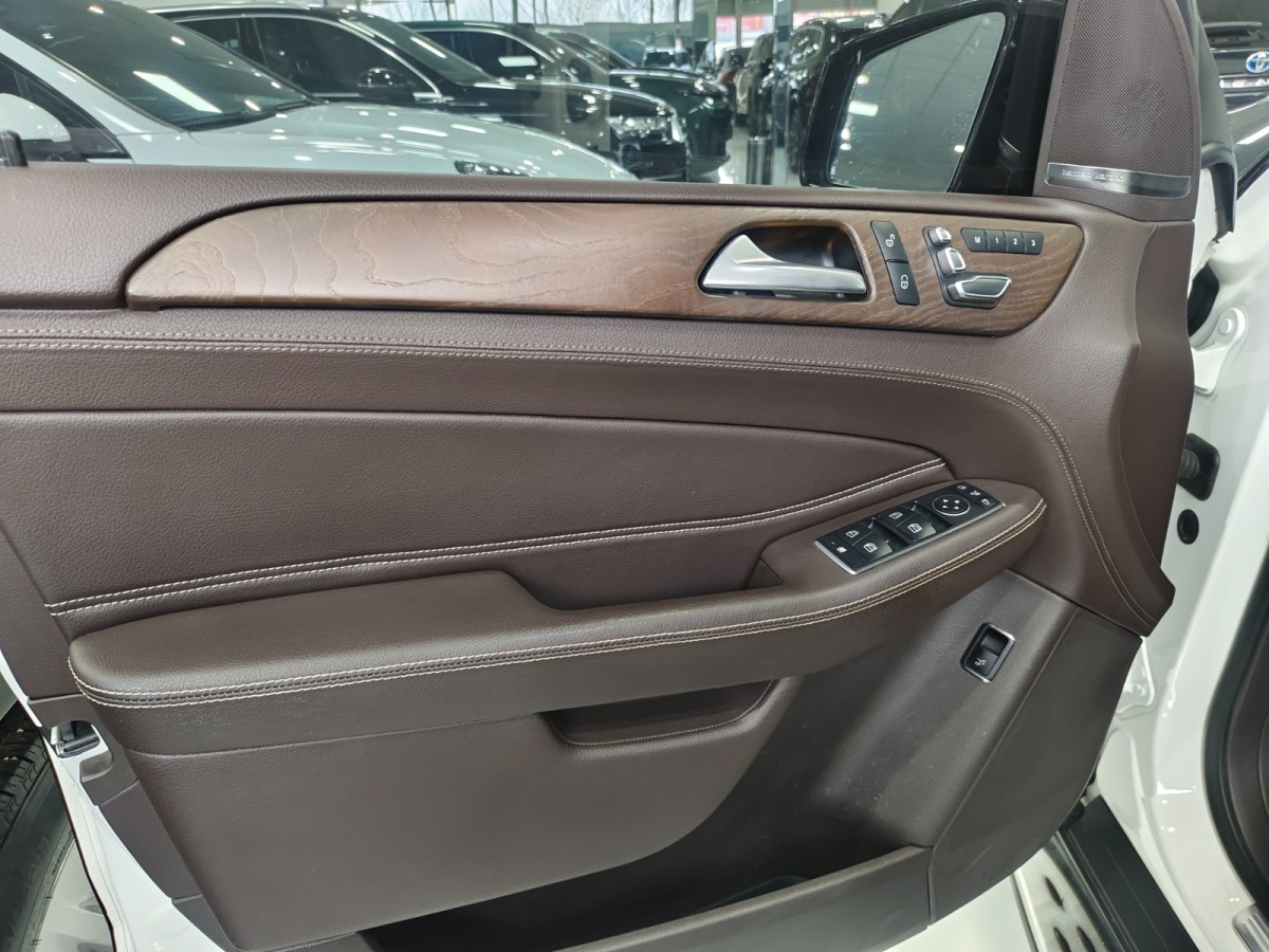 Mercedes-Benz GLE Class 2018 car image #3