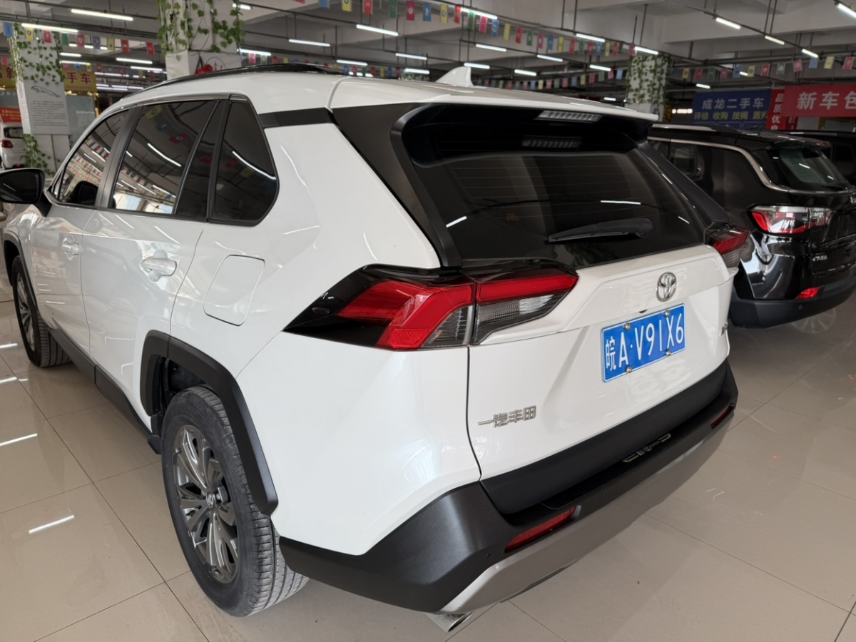 Toyota RAV4 2024 car image #3