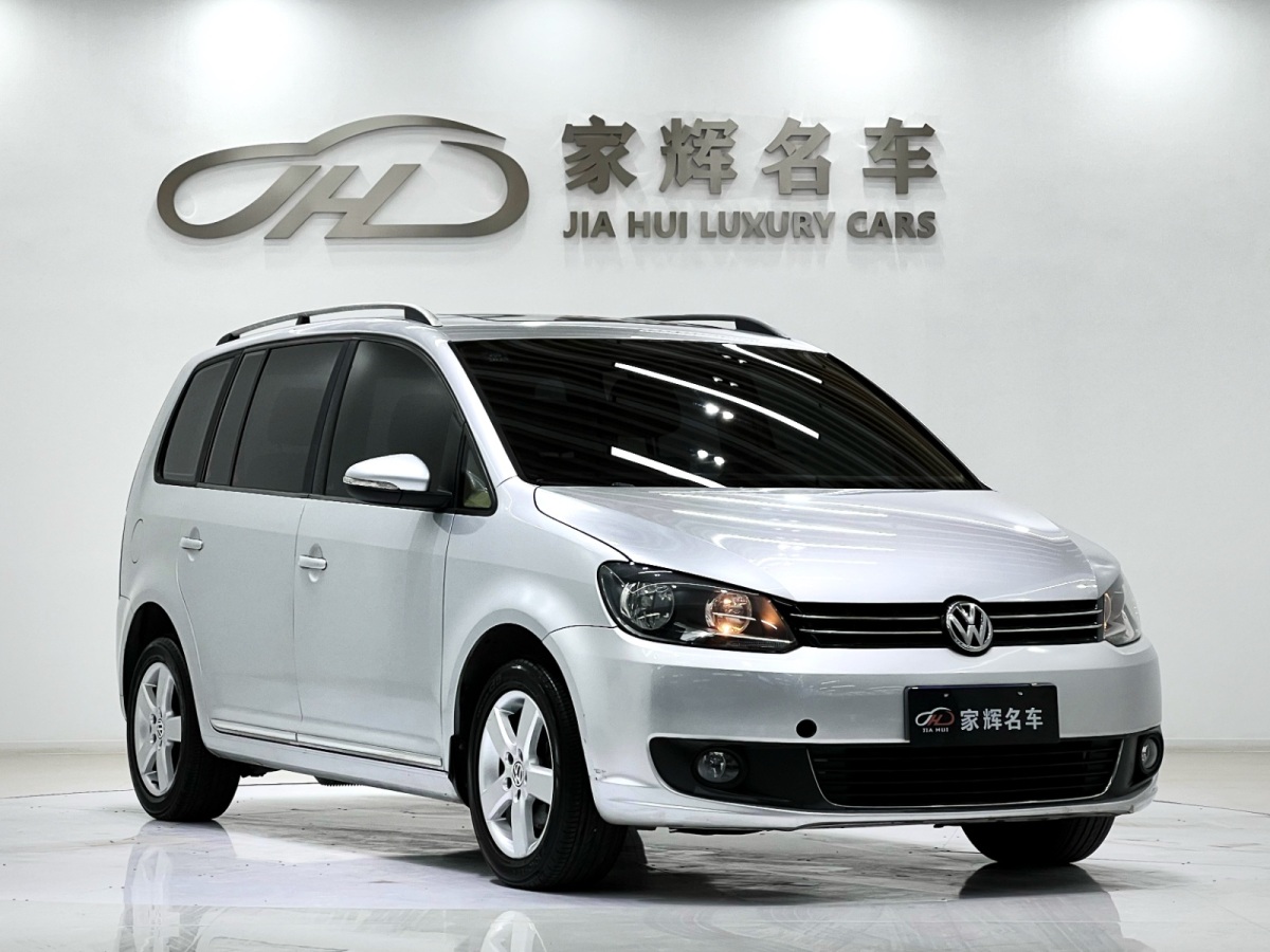 Volkswagen Touran 2012 car image #3
