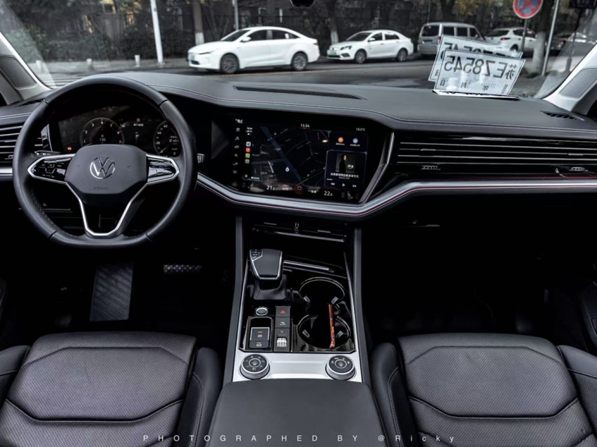 Volkswagen Touareg 2022 car image #3