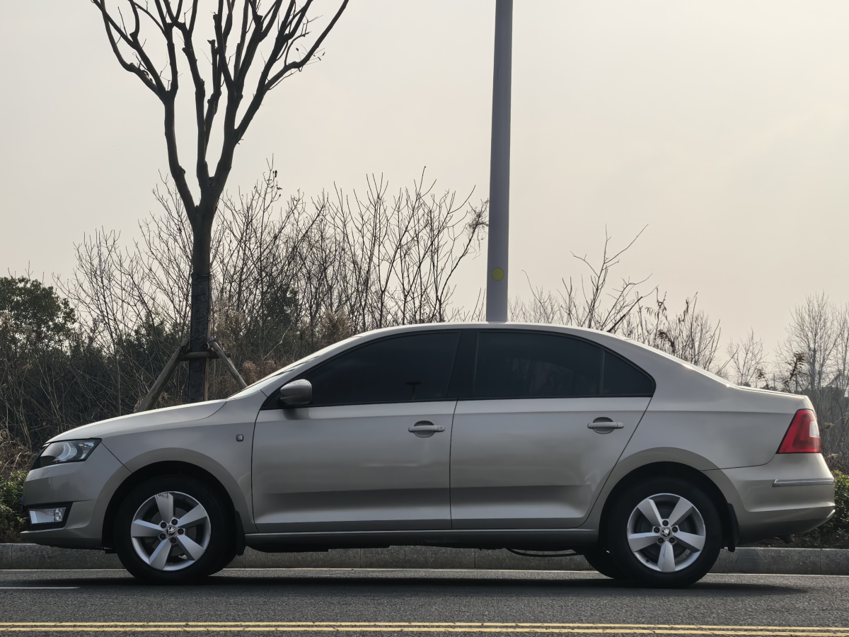 Skoda Rapid 2014 car image #3