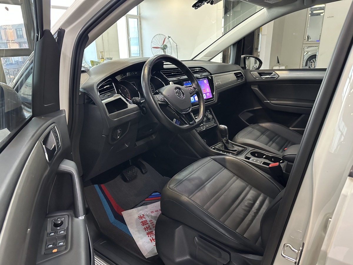 Volkswagen Touran 2017 #3 Volkswagen Touran 2017 car image #3