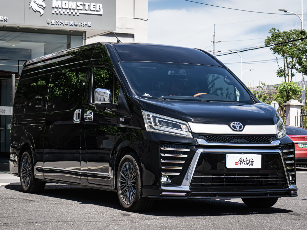 Toyota Hiace 2024 car image #3