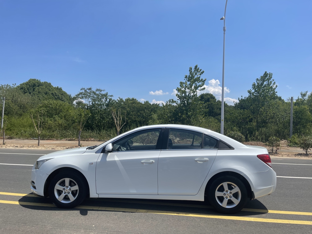 Chevrolet Cruze 2013 immagine di auto #3